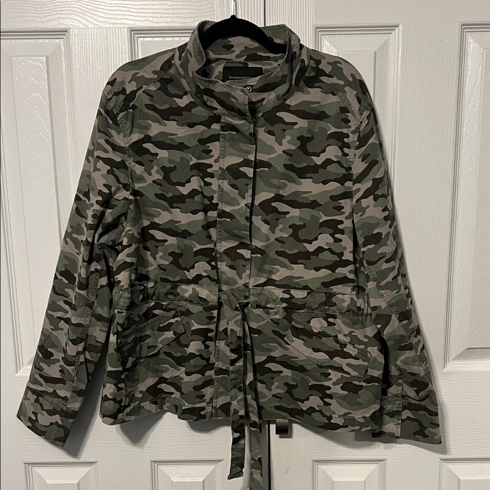NWOT Banana Republic Green Camouflage Utility Jacket Size XL